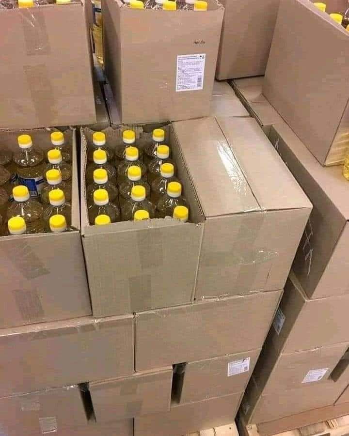 Sunflower oil cartons, palletised